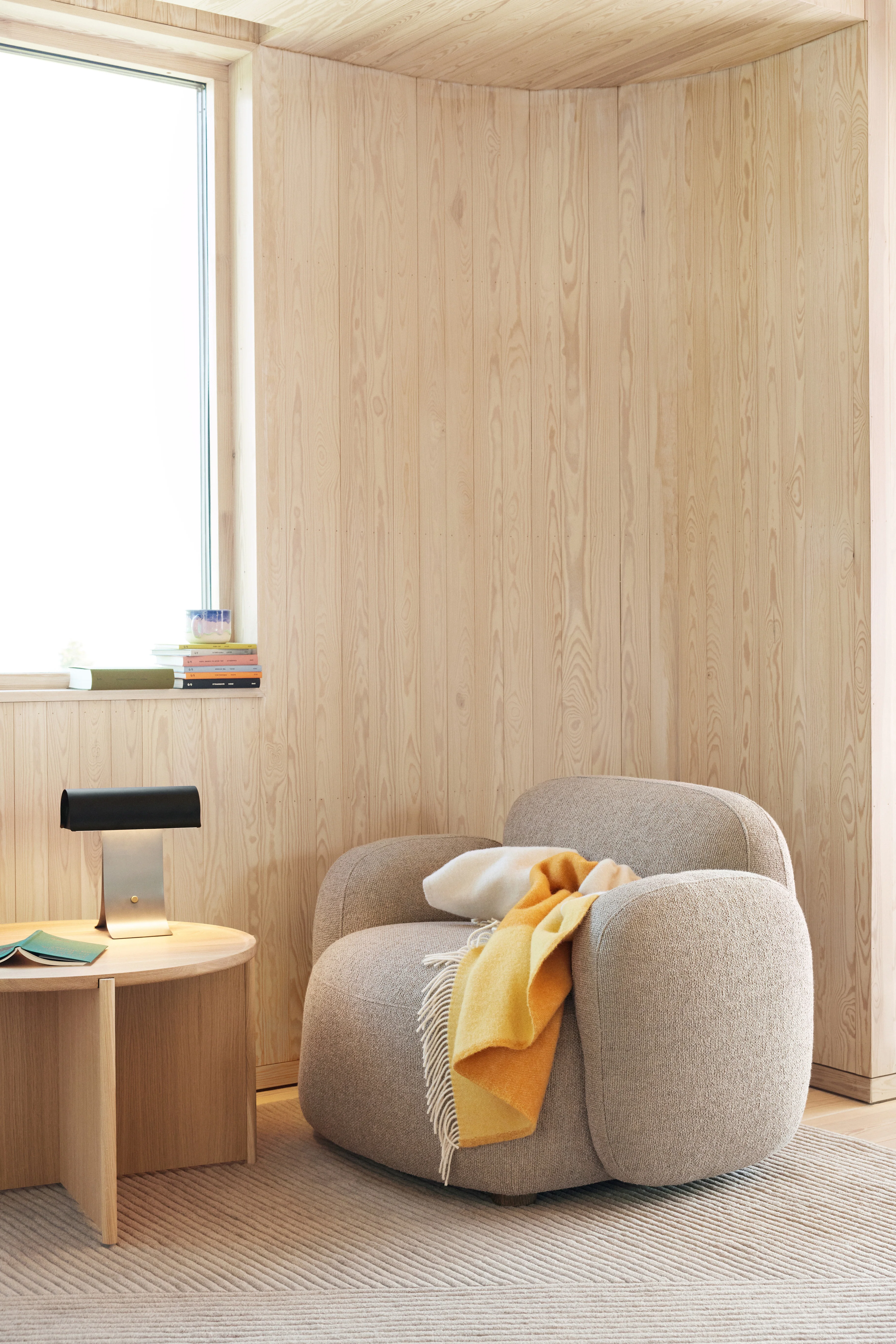 Gem lounge chair w/armrests - Image 4