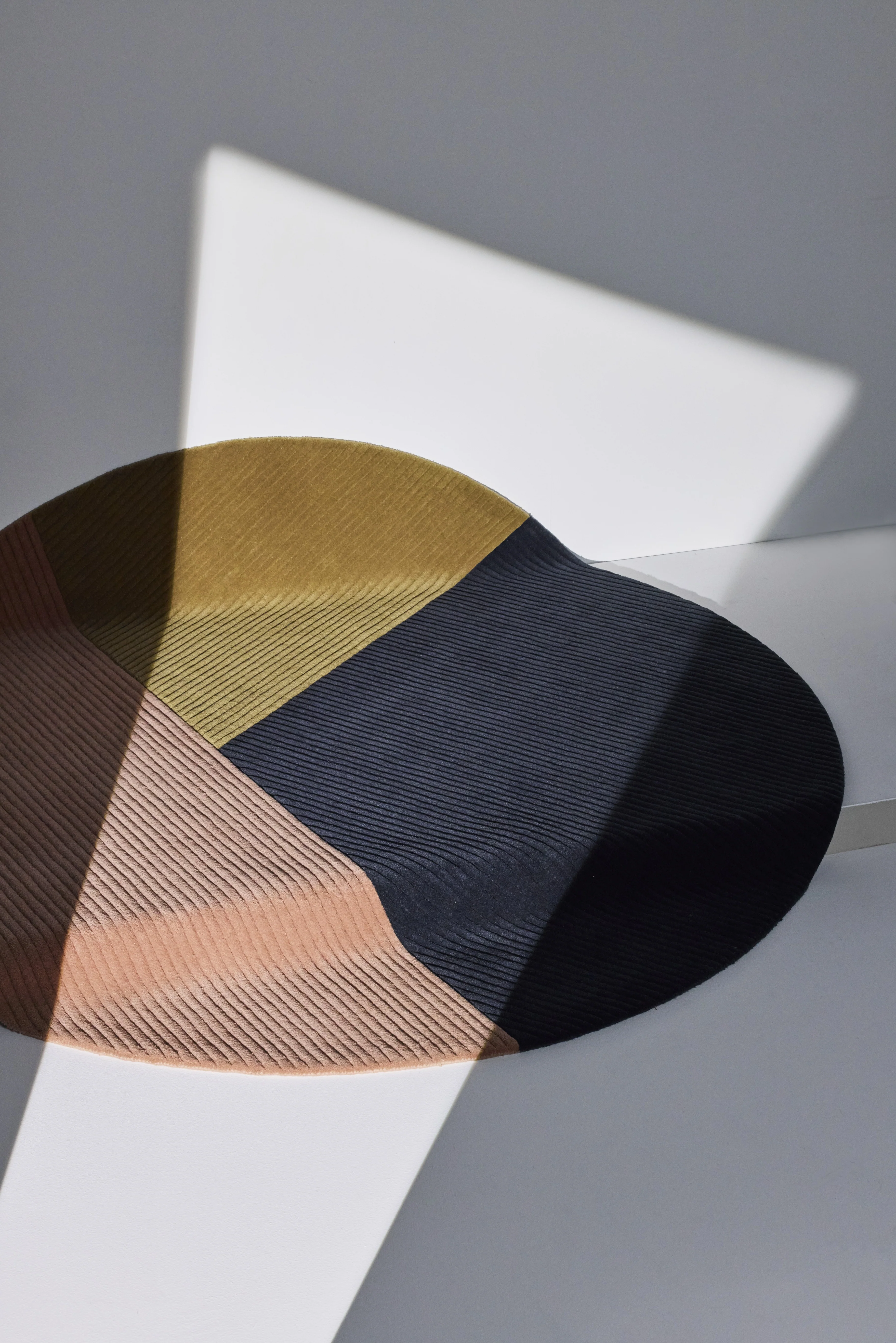 Row rug circular trio - Image 4