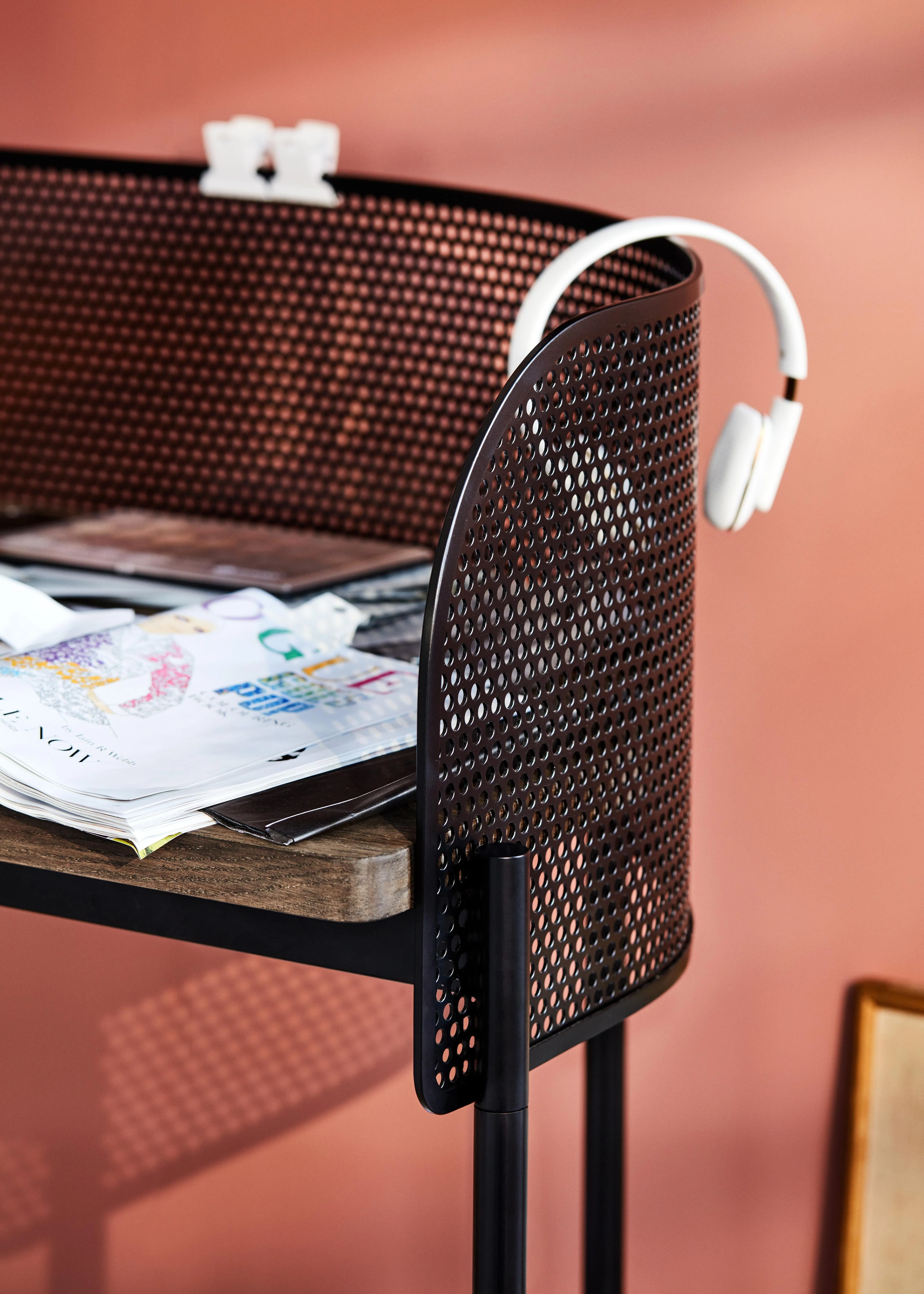 Shelter work desk - Image 4