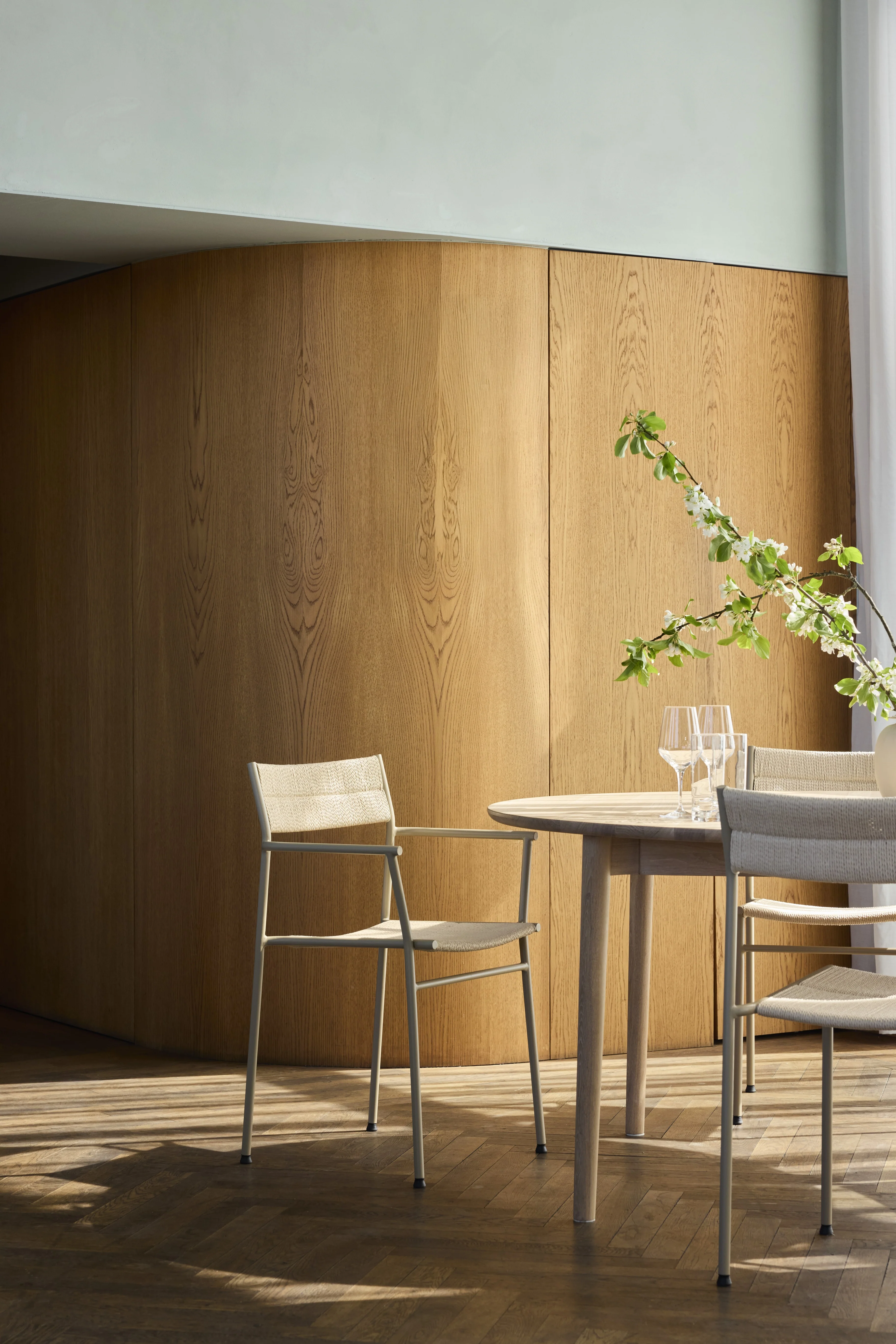 Vev dining chair w/armrests - Image 4